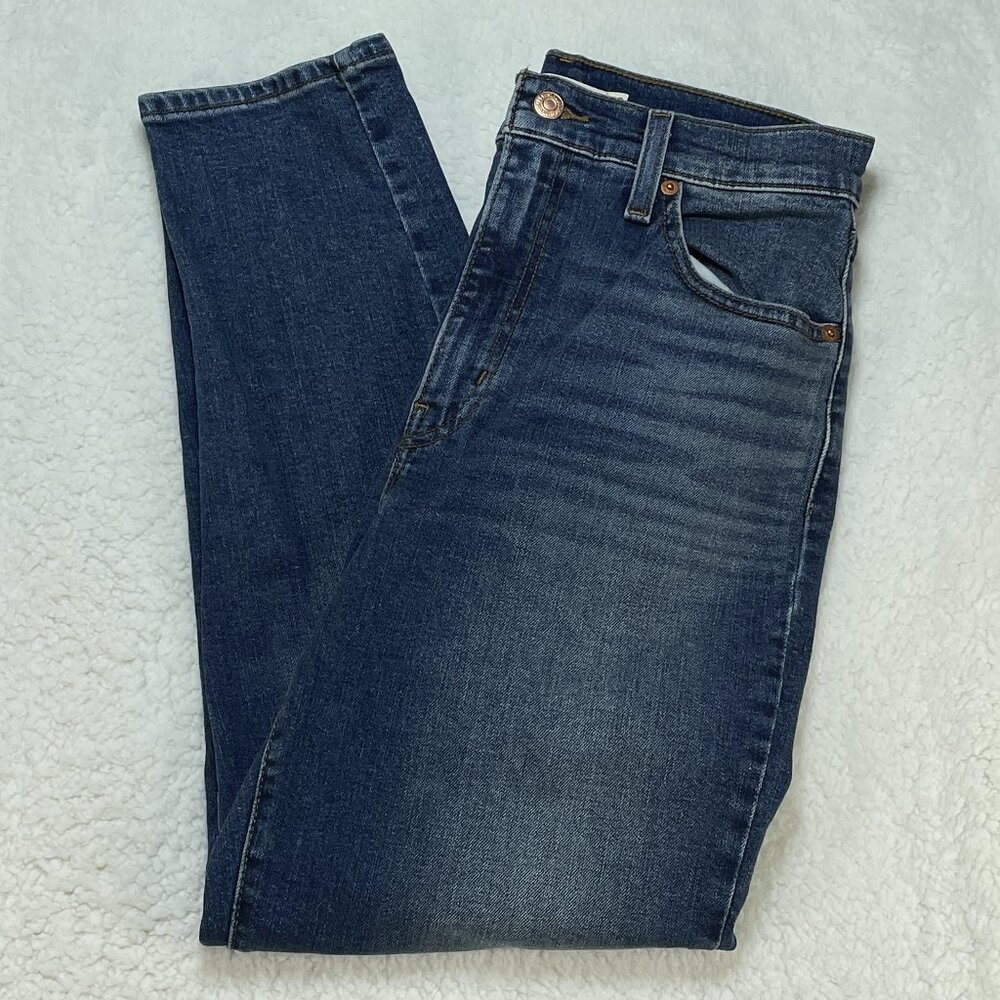 Levis Jeans Womens Size 29 Blue High Waisted Mom Tapered Leg Medium Wash 28x26